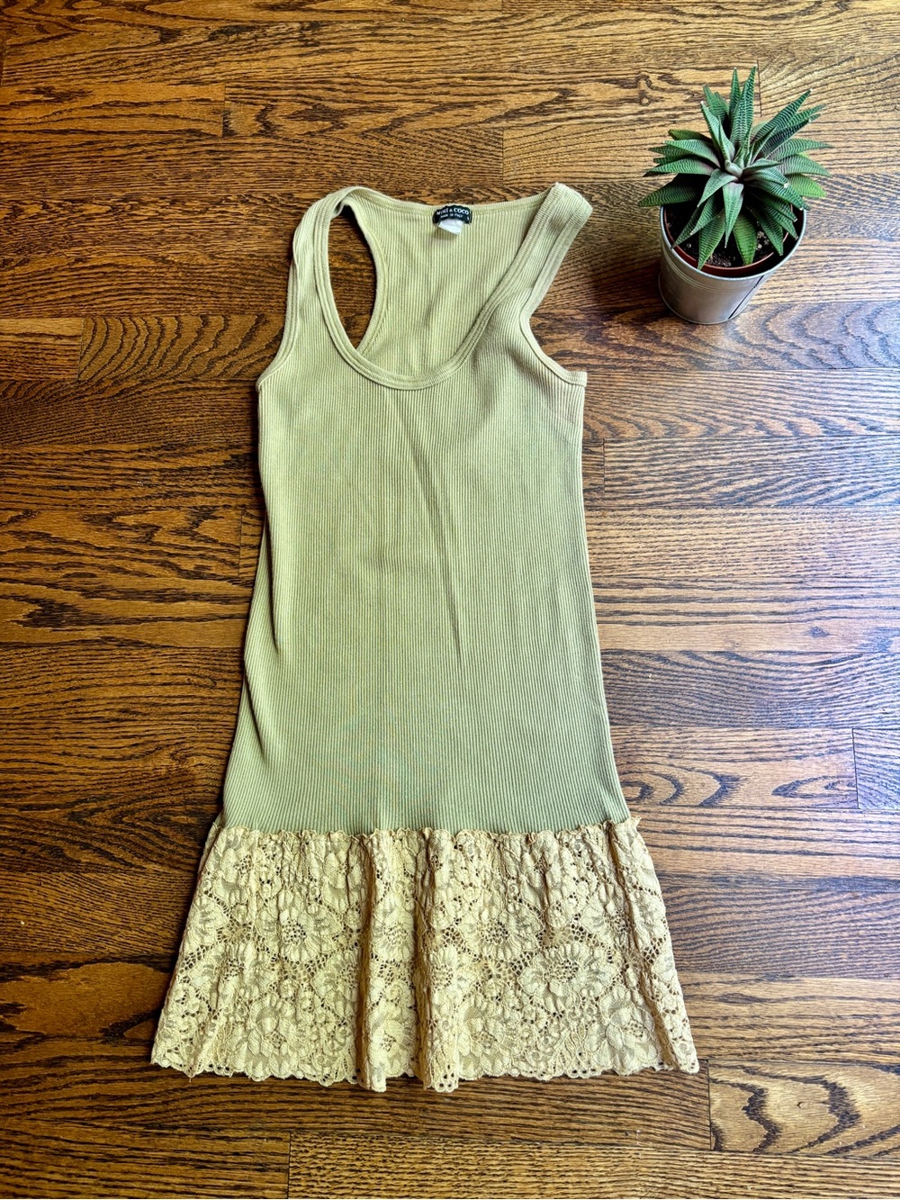 Women’s Mimi & Coco Sage Green Ribbed Knit Tank Top with Lace Hem. Size M